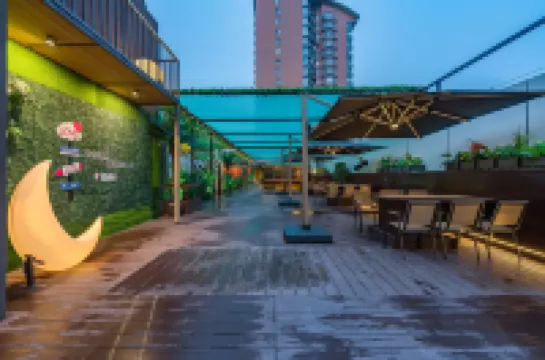 Dequan Luxury Hotel (National Convention Center Olympic Park Subway Station Store) Hotel berhampiran Tsinghua University Qingting Pavilion