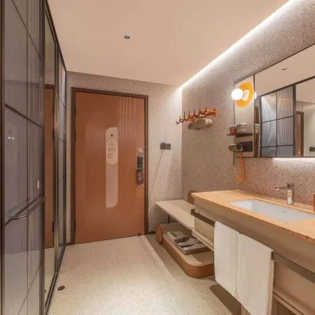 Orange Hotel (Guilin Two Rivers and Four Lakes, Elephant Trunk Hill)