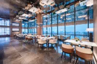 Wuhan Jianghan Road Pedestrian Street High-Altitude Jiang Scene Atour Hotel