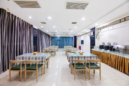 Xana Hotelle (Shijiazhuang Zhonghua North Street) Отели рядом с достопримечательностью «Hebei University of Economics and Business»