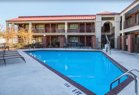 Red Roof Inn & Suites Scottsboro Отели в г. Скотсборо