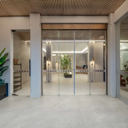 T · Island Smart Cinema Hotel