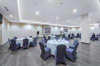 Grand Whiz Megamas Manado Hotels in Sario