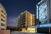 Puyun International Hotel (Quanzhou Jinjiang International Airport Sunshine Square Branch) Hotels near Jinxiu Commercial Street