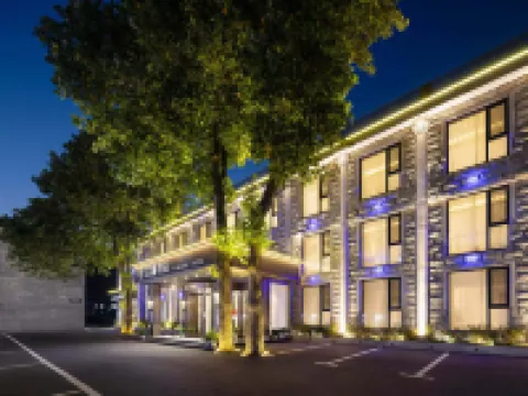 Lushan Yunlian Hotel (Guling Street Cableway Upper Platform) Hotels near Mei Lu Villa