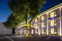 Lushan Yunlian Hotel (Guling Street Cableway Upper Platform) Hotels near Lulin Lake