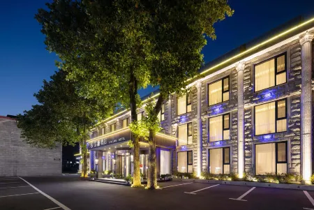 Lushan Yunlian Hotel (Guling Street Cableway Upper Platform) Отели рядом с достопримечательностью «Lu Mountain Ropeway»