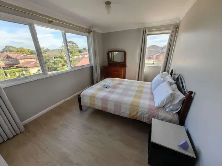 Sydney Golden Swan Holiday house with Pool, Spa, Game Room,150Inch Projector and Smart House