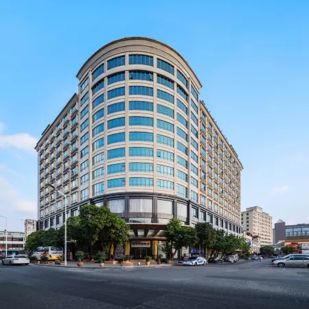 CP Peninsula Hotel Отели рядом с достопримечательностью «Железнодорожная станция Чанпин»