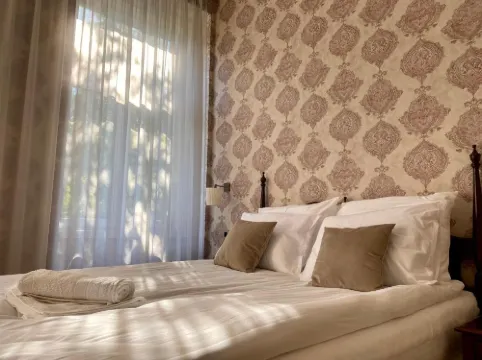 OPERA16 Guestrooms