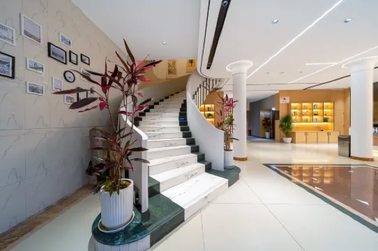 銀華スマートチョイスホテル（大理高速鉄道駅洱海公園）