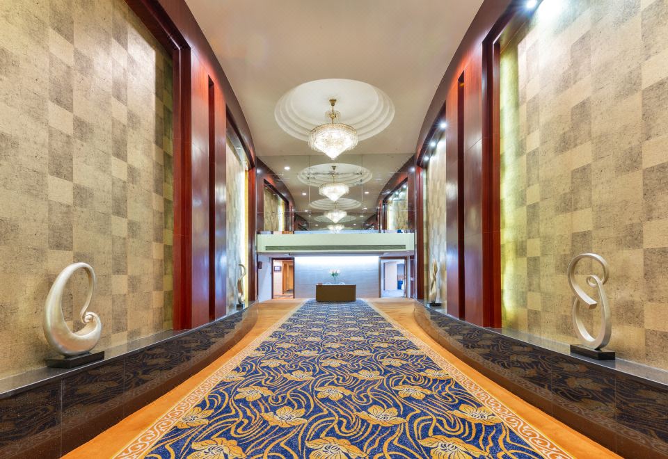 선전 뤄후 센추리 플라자 호텔의 외관 및 대로변 모습