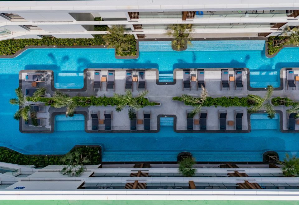 1. 코라 비치 리조..