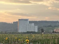 Chengjiang Fuxian Lake Lanhai Resort Hotel