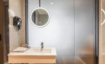 Yuepin Hotel (Maoming High speed Railway Station 1959 Cultural and Creative Street Branch)