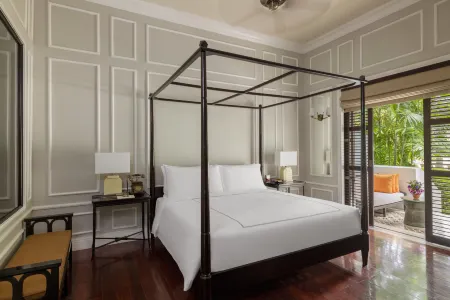 Raffles Grand Hotel d'Angkor Отели рядом с достопримечательностью «Puthan Nokor Reach Thorm Meta Pagoda»