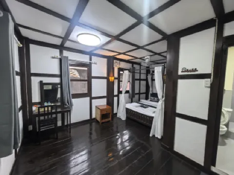 Manotemple Guesthouse ワット・マノーロム周辺のホテル