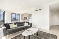 Kula Docklands Hotel dekat Jawbone Flora and Fauna Reserve