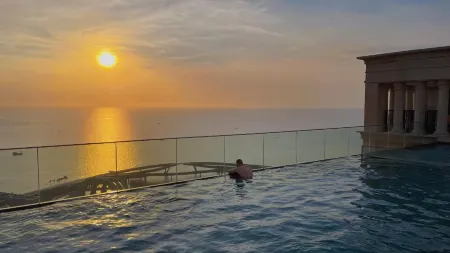 We Young Apartments by HOFs - Fireworks & Ocean view Отели рядом с достопримечательностью «Kiss Bridge Phu Quoc»