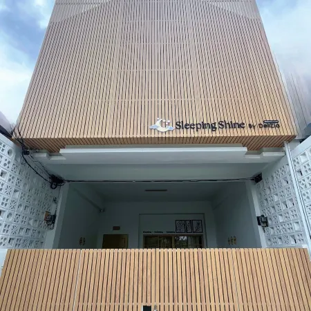 Sleeping Shine by DeliZia Homestay (9-10 Persons)