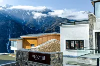 Floral Lux Hotel·Dagu glacier gaer Manor Hotel Отели рядом с достопримечательностью «Хауд»