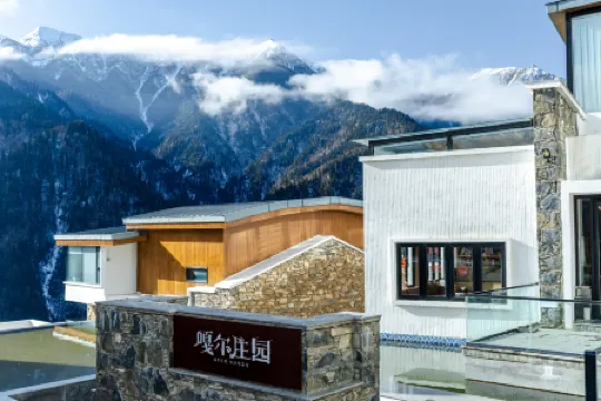 Floral Lux Hotel·Dagu glacier gaer Manor Hotel