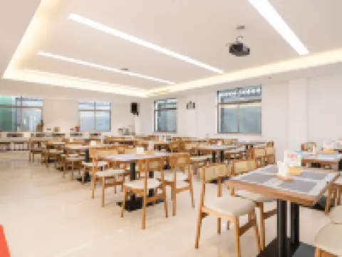 Yichun Qiyun Hot Spring Resort Hotel ( Wentang gujing Branch) Hotels in Yichun