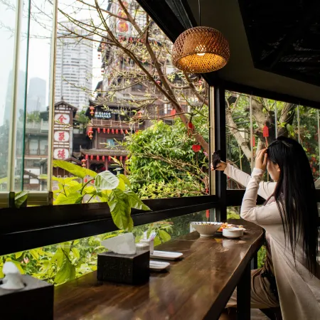 Hongya Dieyuan Hotel (Chongqing Jiefangbei Hongyadong Branch) Отели рядом с достопримечательностью «Пещера Хунья»