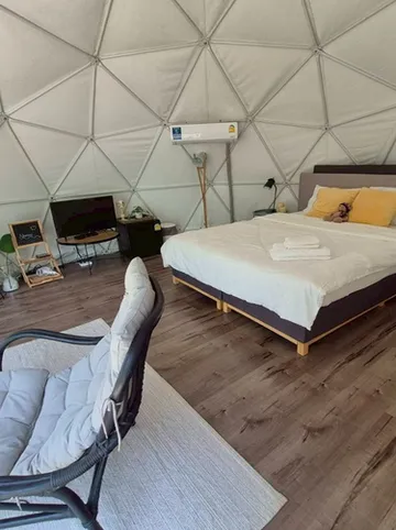 รูปภาพของนานายน์ แกลมปิ้ง