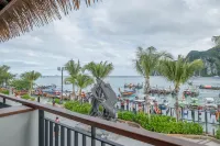 Phi Phi at Pier - Sea View