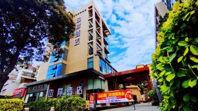 Holiday Inn Xiagu Wharf Sea World Branch فنادق في 