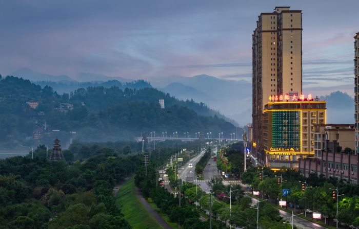 Rongjiang Shangpin International Hotel (Guzhou Dahekou Wharf Branch, Village Super Football Stadium)