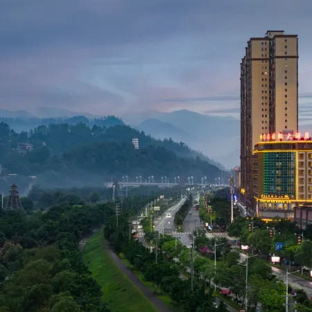 Rongjiang Shangpin International Hotel (Guzhou Dahekou Wharf Branch, Village Super Football Stadium)