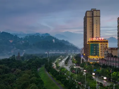 Rongjiang Shangpin International Hotel (Guzhou Dahekou Wharf Branch, Village Super Football Stadium)
