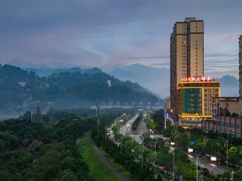 Rongjiang Shangpin International Hotel (Guzhou Dahekou Wharf Branch, Village Super Football Stadium)