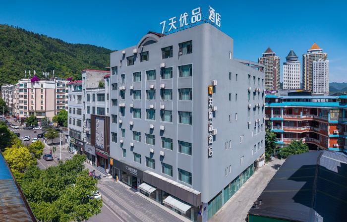 7 Days Premium Hotel (Xingyi Pingdong Avenue)