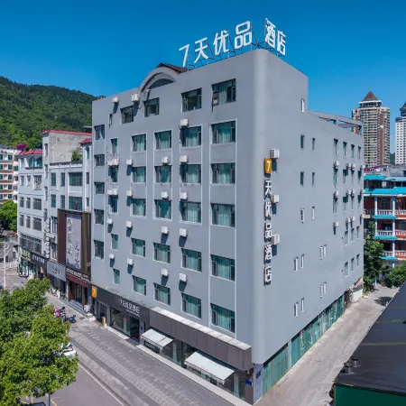 7 Days Premium Hotel (Xingyi Pingdong Avenue)