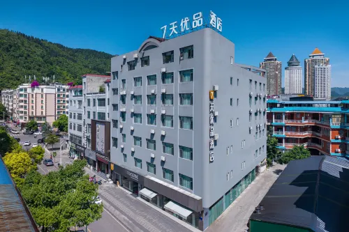 7 Days Premium Hotel (Xingyi Pingdong Avenue)