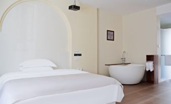 Yining County Fanhua Shiyu Homestay (Yining Railway Station)