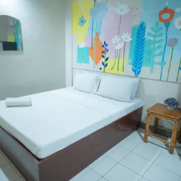 Tropical Place Hotel by RedDoorz