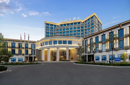 Luanchuan Mountain Heyou Hotel Отели рядом с достопримечательностью «Ji Guan Cave»