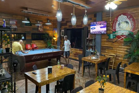 Mom Shie's Apartelle La Union Отели рядом с достопримечательностью «Vmn resort»