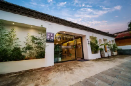 Jianshui Sunset Holiday Homestay (Jianshui Ancient City Confucian Temple Branch) Hotels near Lin An Fu Shu