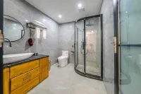 Geometric Qingsu High-end Holiday Homestay (Fenghuang Ancient City Hongqiao Branch) Hotel dekat Huangsi Bridge Ancient City