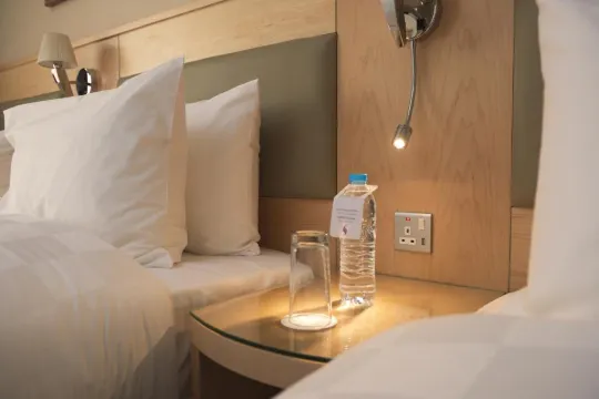 SAJA By Warwick Madinah Hotel Zimmer Photos