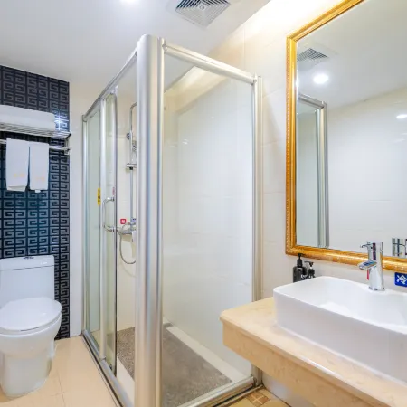 Huayi Youjia Hotel (Shaoguan Qujiang District Nanhua Temple)