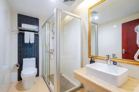 Huayi Youjia Hotel (Shaoguan Qujiang District Nanhua Temple) Отели рядом с достопримечательностью «Guangdong Songshan Vocational and Technical College»