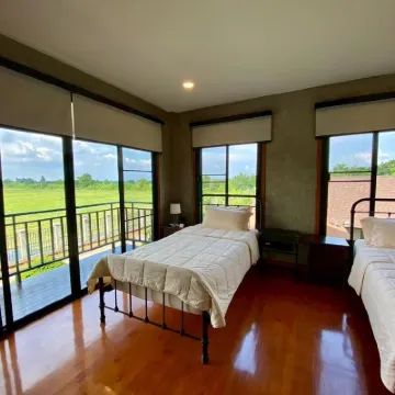 Nature Peace Home Hotel berhampiran Wat U Thong