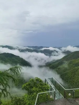 Lingyun Guanzhi Cloud Cliff Boutique Homestay Hotel in zona Red Mountains and Waters