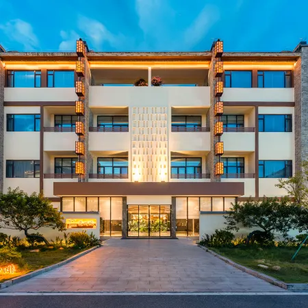 Douzhou Courtyard Hotel (Maoming Xinyi Douzhouli Cultural and Creative Street)
